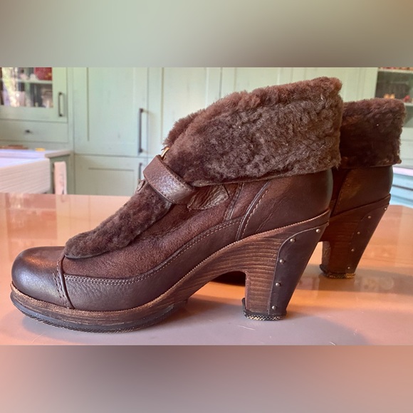 TIMBERLAND Real sheep fur, leather, and suede booties with studs and heels. - Picture 4 of 12